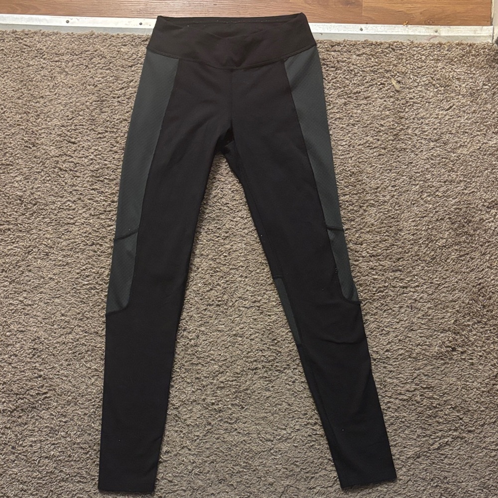 The North Face Woman’s Sm Flash Dry Athletic Leggings Black Gray Accents Logo